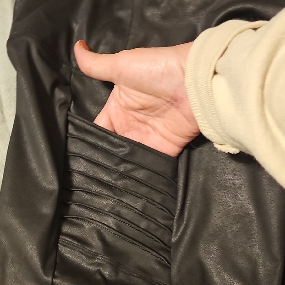 Simply Vera Vera Wang Black Faux Leather Leggings - Picture 4 of 6